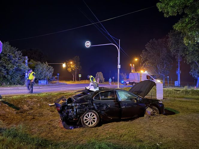Toyota wjechała pod ciężarówkę. Dramatyczny wypadek pod Legionowem