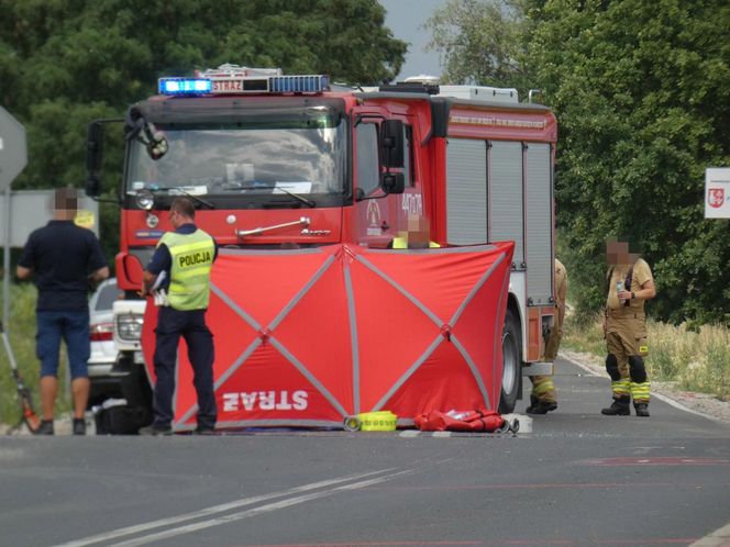 Tragedia na początku wakacji. Rozbite samochody i dachowanie. Kierowca nie miał szans