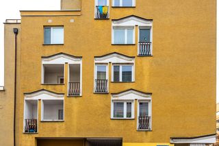Blok na Madalińskiego 55 w Warszawie