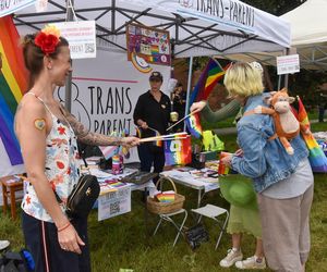 VI Toruński Marsz Równości. Przeciwnicy modlili się w centrum