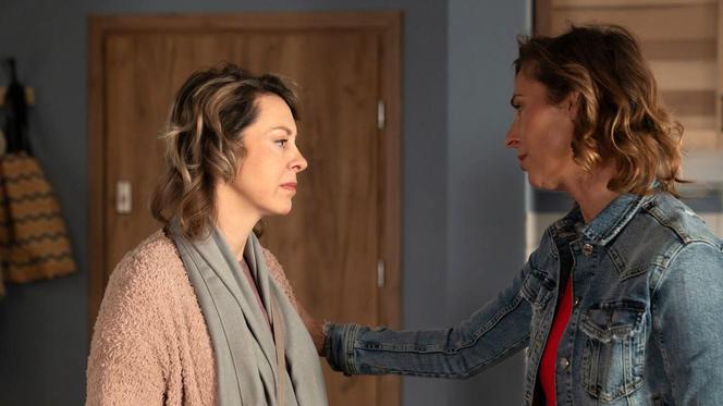 Barwy szczęścia odc. 2974. Dorota Kujawiak (Karina Seweryn), Beata (Anita Jancia-Prokopowicz)	