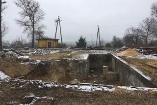 Śledczy zakończyli pracę w miejscu wybuchu w Przewodowie. Lej ma głębokość 5 metrów