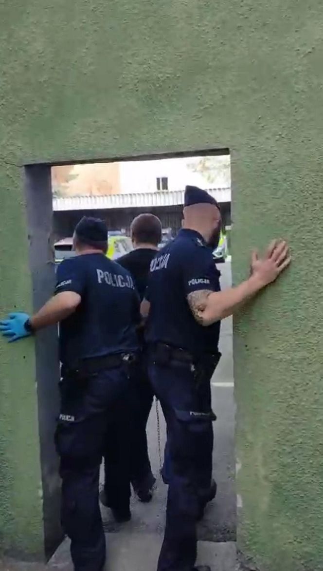 Wtargnął z siekierą do mieszkania
