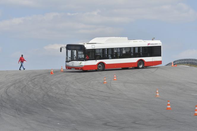 Autobusy w poślizgu! Kto tym razem okazał się najlepszym kierowcą autobusu? 