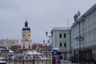 Białystok pod śniegiem. W mieście pojawiły się pierwsze świąteczne ozdoby