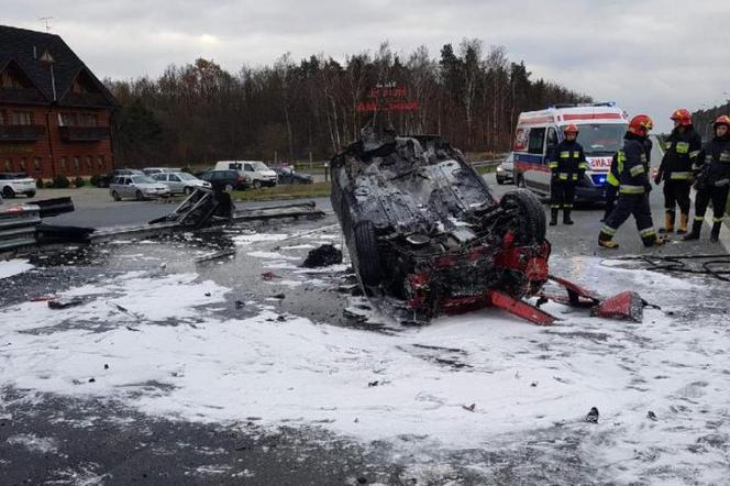 Tragiczny wypadek na S8 w łódzkim. Kobieta spłonęła w aucie [ZDJĘCIE]