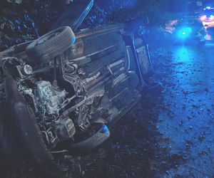 Śmiertelny wypadek pod Tomaszowem Mazowieckim. Kierujący zasłabł w czasie udzielania pomocy [ZDJĘCIA].