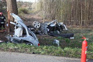 Razem się urodzili i razem zginęli. Audi bliźniaków roztrzaskało się o przydrożne drzewo 