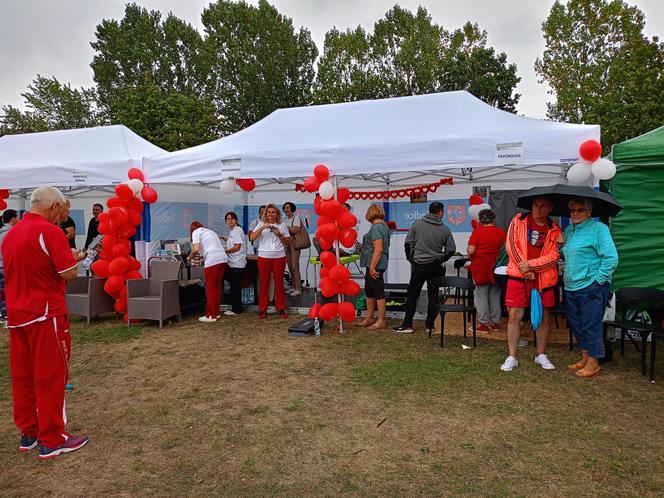 Siedlczanie chętnie korzystali z bezpłatnych badań, porad specjalistów i aktywności na świeżym powietrzu nad zalewem podczas "Pikniku dla serca"