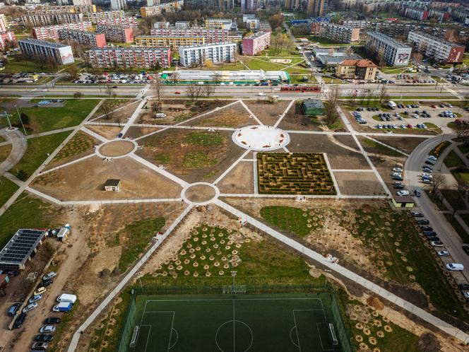 Park przy pl. Papieskim w Sosnowcu prawie gotowy. Trwają ostatnie prace