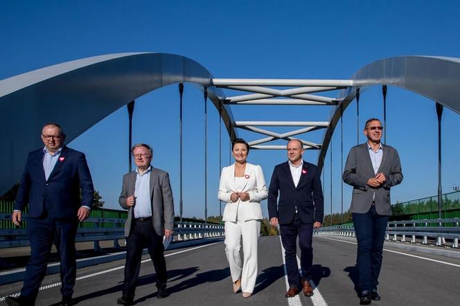 Nowy wiadukt w Hucisku (pow. bielski). Zastąpił starą, 50-letnią konstrukcję