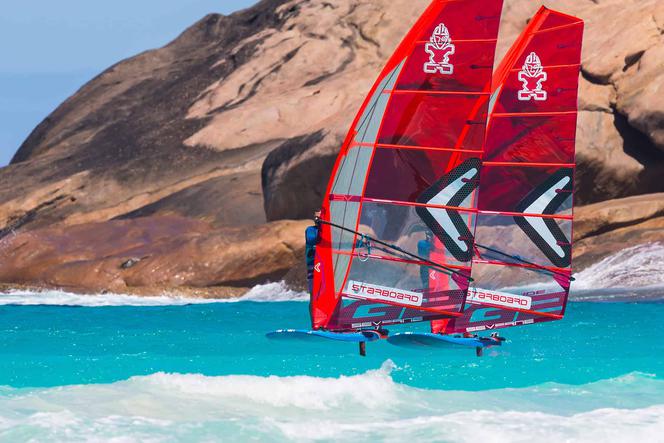 Deska iFoil Starboard w akcji - windsurfing na hydroskrzydłach