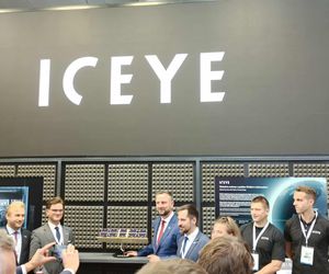 Wicepremier Władysław Kosiniak-Kamysz zwiedzający stoiska na MSPO