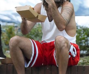 Radzimir Dębski umówił się ze znajomymi na burgera