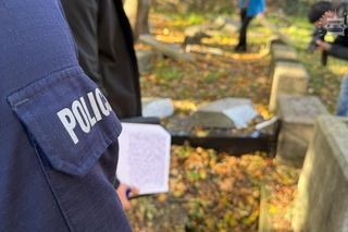 Zdewastowali żydowski cmentarz w Mysłowicach. Nastolatkowe przewrócili i potłukli nagrobki, odpowiedzą teraz przed sądem