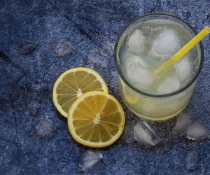 Domowy izotonik nawodni lepiej niż woda. Aby go przygotować wystarczą 4 składniki