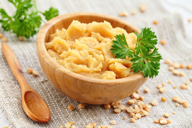 Pasta z grochu z ziołami - przepis na polski hummus