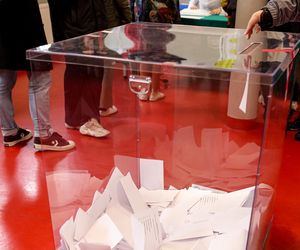 Wybory prezydenckie 2025. Wyniki late poll - sprawdź, co się zmieniło. Komu poparcie wzrosło, a komu spadło? 