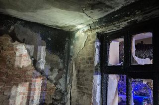 Gdańsk. Pożar kamienicy przy Asnyka. Młody mężczyzna nie żyje [ZDJĘCIA].