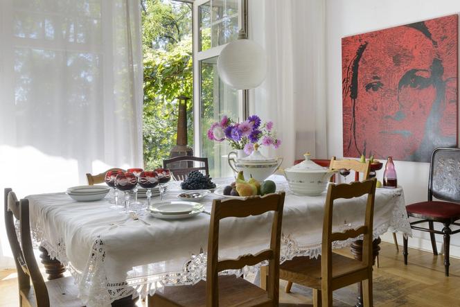 Z wizytą u malarki i graficzki Joanny Trzcińskiej w jej klimatycznym domu – jadalnia