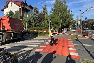 Wypadek w Wesołej. Matka i 9-letnia córka potrącone przez tira