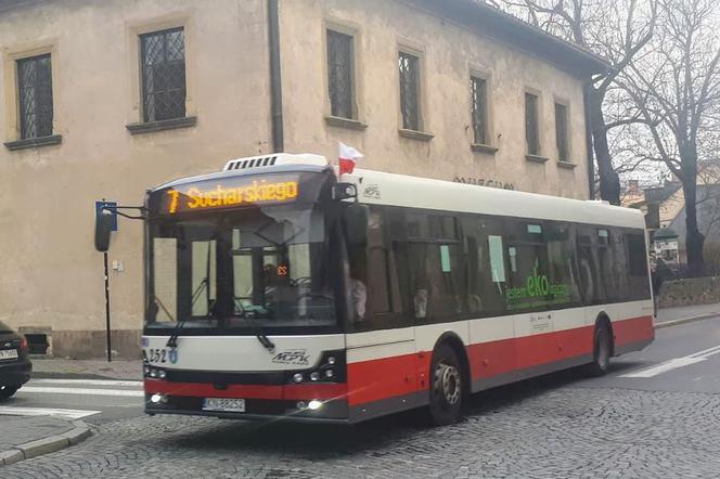 Przez remont na ulicy Broniewskiego część autobusów MOK jeździ objazdami 