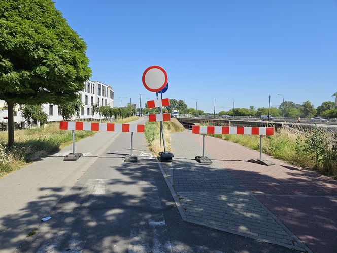 Rowerzyści na al. Unii Lubelskiej nie mają łatwo