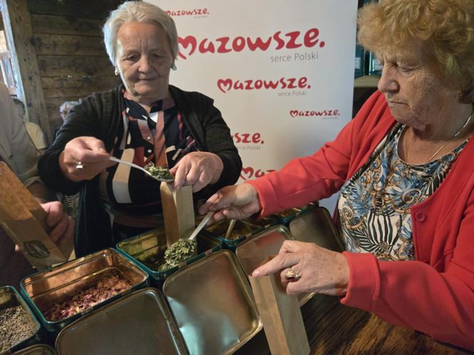 Były opowieści o herbacianych zwyczajach, wspomnienia dawnych spotkań przy stole, a także degustacje różnych gatunków herbat 