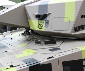 włazy załogi czołgu KF51-U Panther pokazanego na Eurosatory 2024