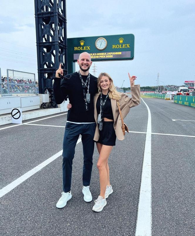Bartosz Kurek z żoną na wyścigu F1 w Japonii