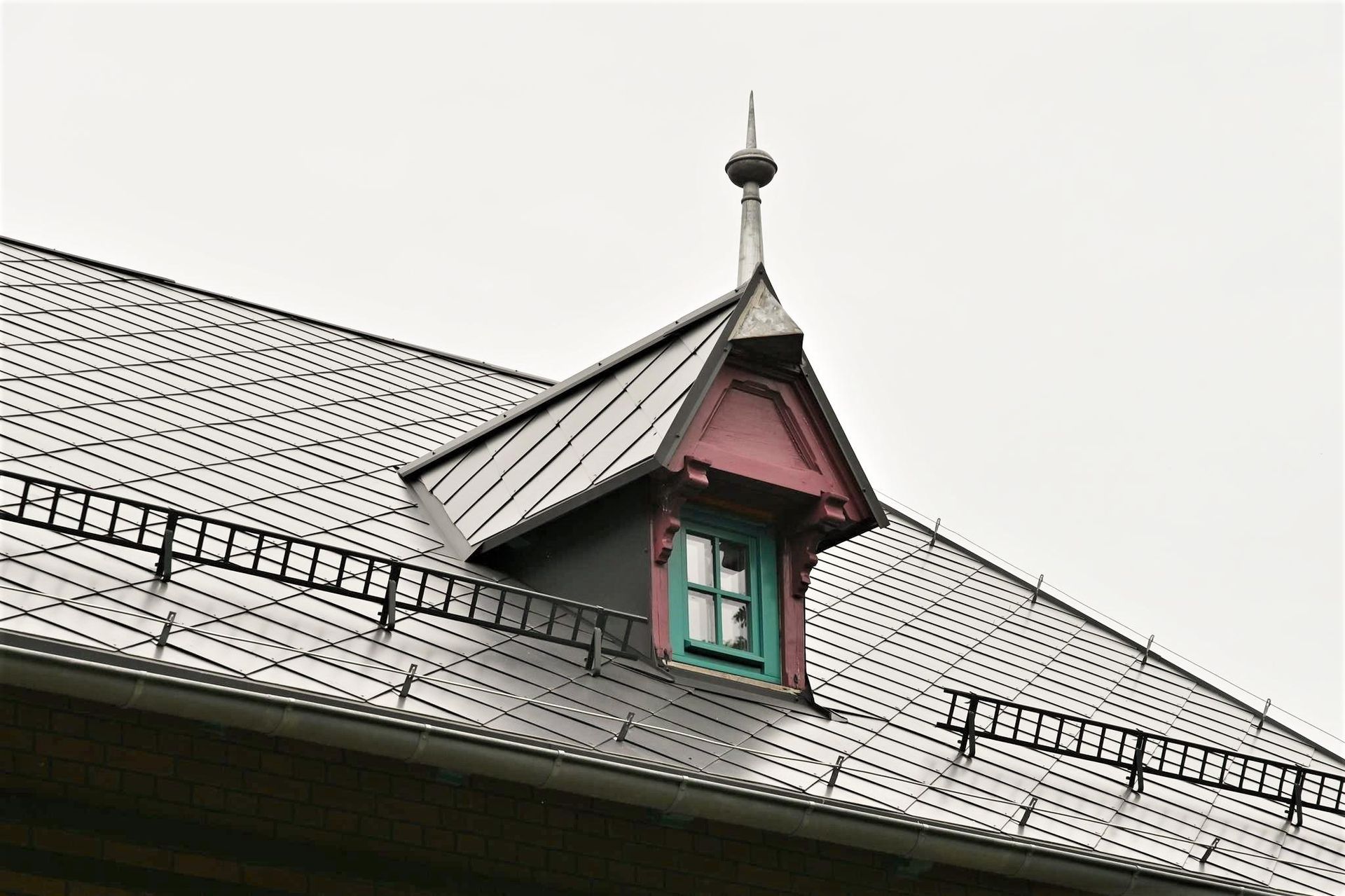 Dworzec w Leśnej po remoncie 