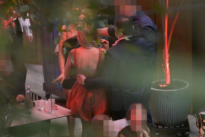 Joanna Krupa w objęciach Dominika Tarczyńskiego.