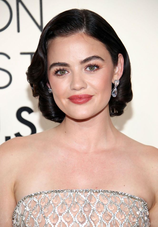 Lucy Hale jako Aria 