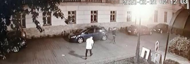 Zaginiony Maciej wychodzi z klubu 