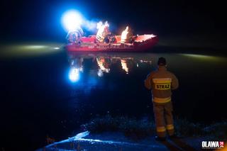 Człowiek stał na barierce i wpadł do Odry