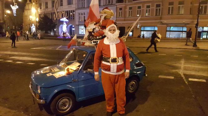 Magia świąt ogarnęła Bydgoszcz! Choinka na Placu Teatralnym zachwyca swoim pięknem!