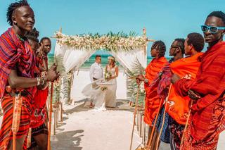 Organizacja ślubu w Kenii czy na Zanzibarze wychodzi taniej niż polskie wesele. Pary młode coraz częściej wyjeżdżają [WYWIAD]