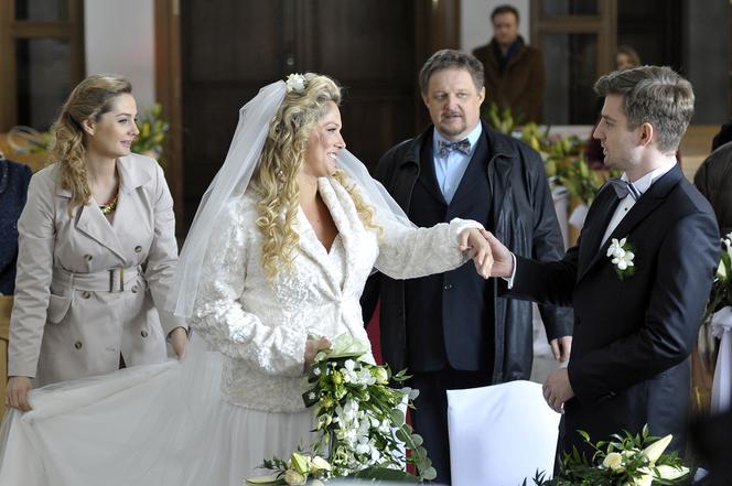 PRZYJACIÓŁKI 2 sezon odc. 26. Patrycja (Joanna Liszowska), Michał (Marcin Rogacewicz), Inga (Małgorzata Socha)