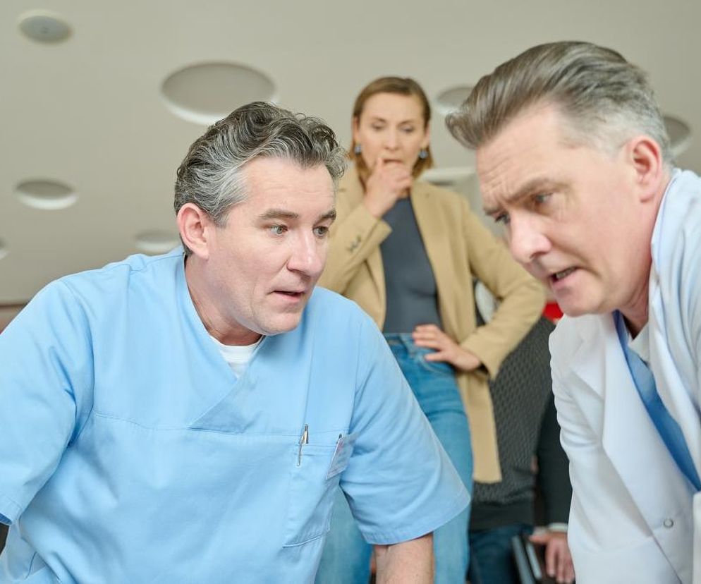 Na Wspólnej, odcinek 3857: Adamski odkryje mroczną tajemnicę Patrycji! Pozbędzie się nowej dyrektorki?