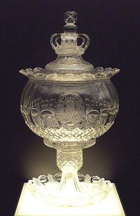 Baccarat – kryształowa waza do ponczu, dar dla hiszpańskiej rodziny królewskiej, ok. 1830 r.