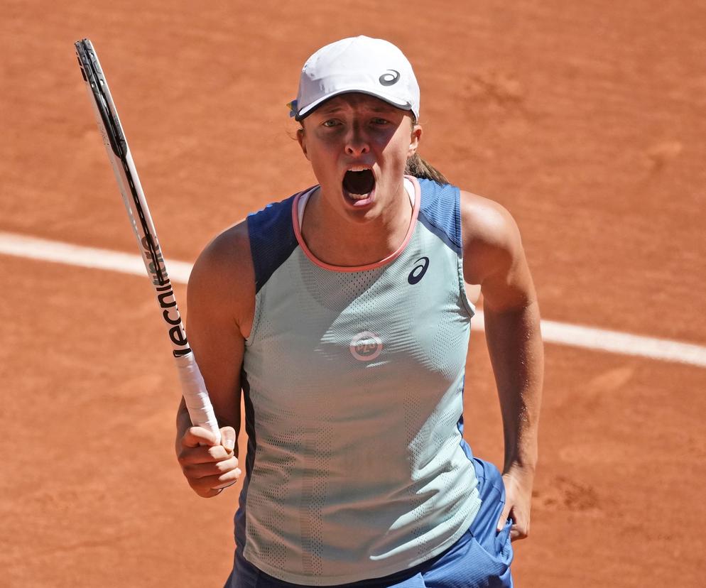 Świątek - Gauff O której godzinie gra Iga Świątek dzisiaj Finał Roland Garros KIEDY finał Świątek - Gauff GODZINA finału O której gra Iga Świątek mecz dzisiaj w Paryżu