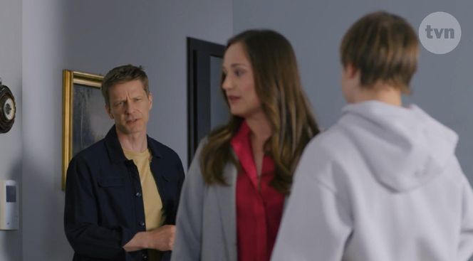 	Na Wspólnej odc. 4055. Aneta Siwek (Dorota Krempa), Staszek (Miłosz Kwiecień), Robert Tadeusiak (Dariusz Wnuk)