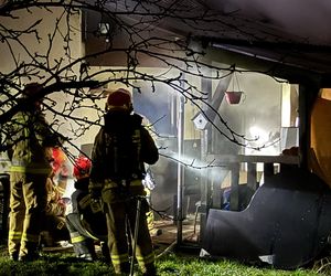 Zwęglone ciało człowieka w spalonym budynku. Tragiczny pożar w Warszawie