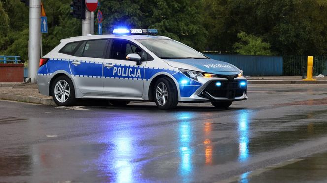 Strzelanina w Starej Wsi. Zginęły dwie osoby. Policja szuka 57-letniego mężczyzny