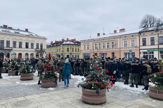 Maturzyści zatańczyli na Rynku poloneza