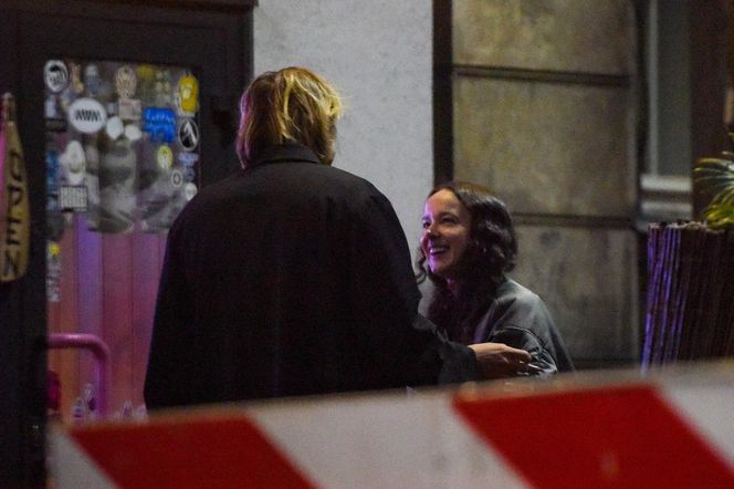 Monika Brodka winko papierosek i taksówka