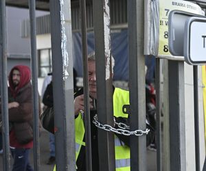 Komornicy na Modlińskiej. Nerwowe starcie przy hali na Białołęce. Ostry konflikt kupców z zarządcą hali