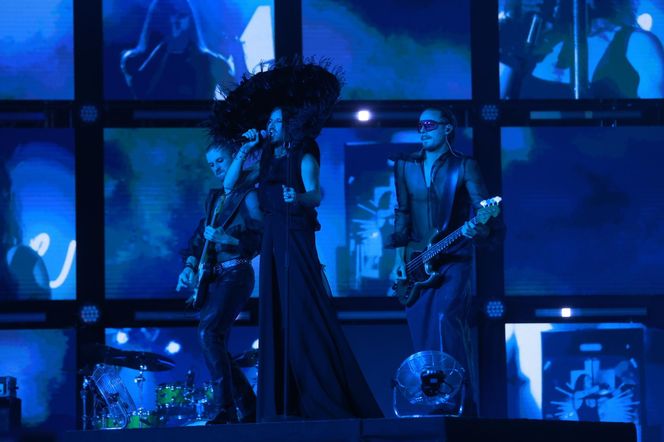 Michał Szpak tak się przejął na scenie, że zgubił mikrofon! Na szczęście nie był sam