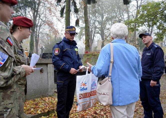 Stop złodziejom grasującym na cmentarzach! Policja ma na nich sposób [ZDJĘCIA]