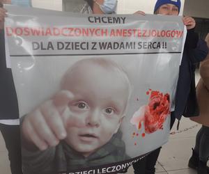 Protest rodziców w ICZMP w Łodzi